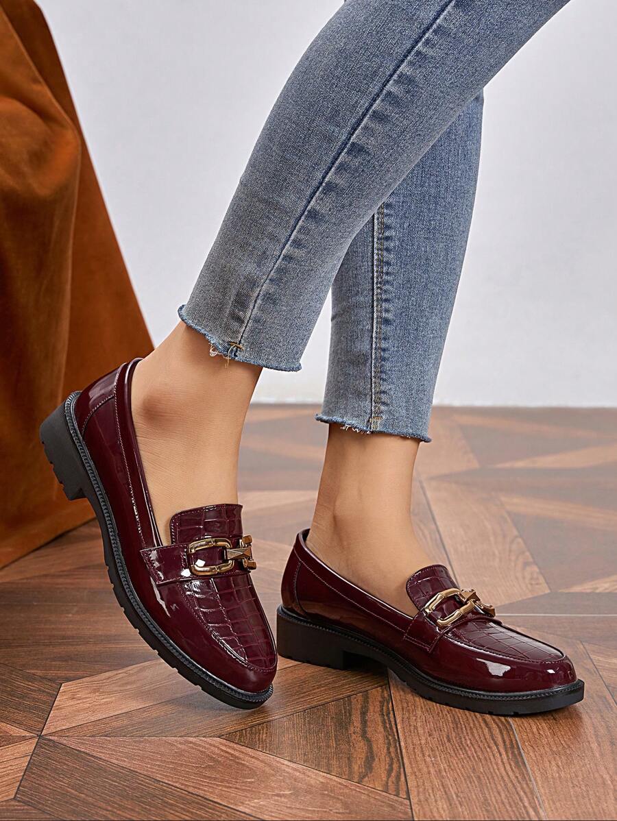 mocassins pour femmes enrobés d’un élégant bordeaux